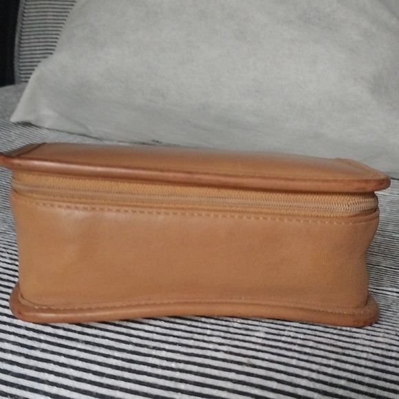 Rare Vintage Coach Brown leather makeup case. - Picture 6 of 8